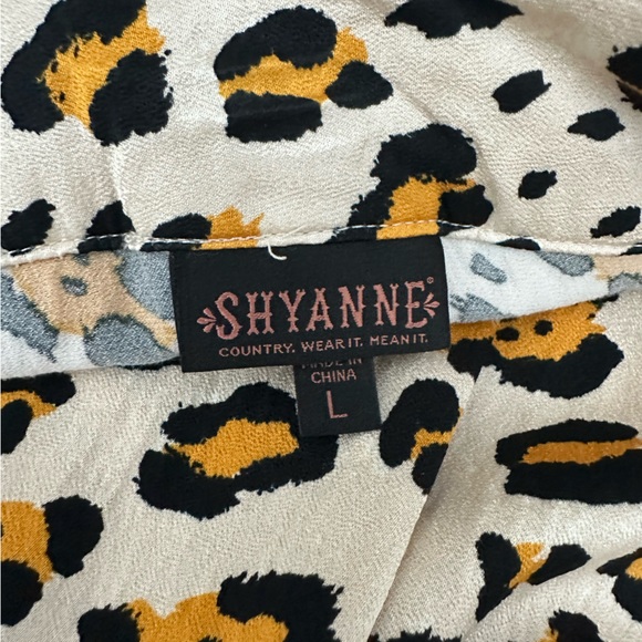 Never worn silky feel skirt with button details - Picture 7 of 7